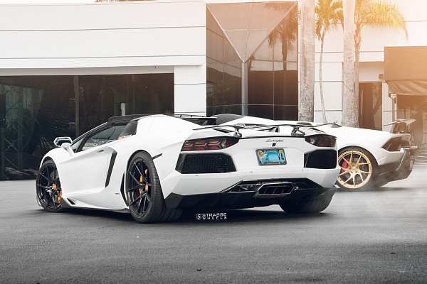 Фото дисков Strasse Wheels SM5R Deep Concave Monoblock Черный глянец на Lamborghini Aventador