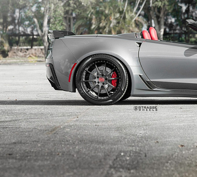 Фото дисков Strasse Wheels R10 Signature на Chevrolet Corvette C7