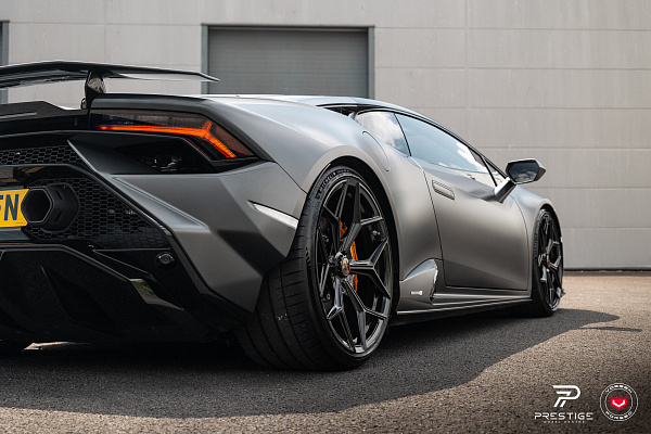 Фото дисков NOVITEC NL4 Черный глянец на Lamborghini Huracan