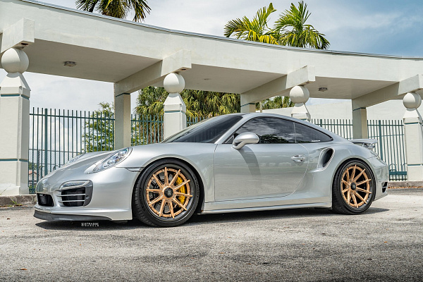 Фото дисков Strasse Wheels SV10-RS Performance Сатиновое золото на Porsche 911 VII