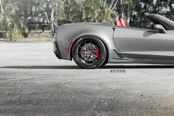 Фото дисков Strasse Wheels R10 Signature Черный сатин на Chevrolet Corvette C7