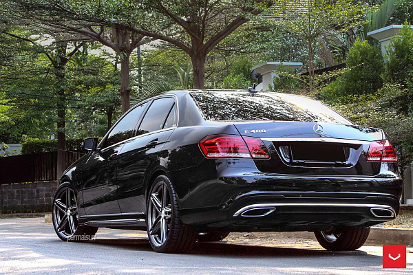 Фото дисков Vossen VFS-5 Глянцевый графит на Mercedes-Benz E-Class (W212, S212, C207)