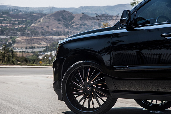 Фото дисков Savini SV64 Другой цвет на Cadillac Escalade IV