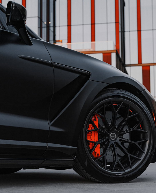 Фото дисков CM6-R Черный сатин на Aston Martin DBX