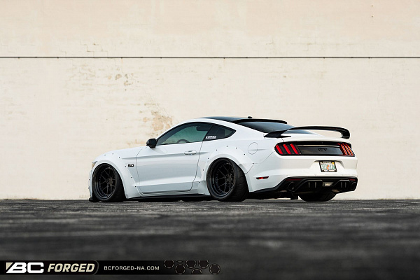 Фото дисков BC Forged LE52 // MLE52 Черный матовый на Ford Mustang VI