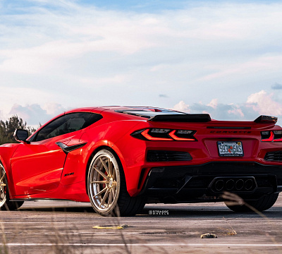 Фото дисков Strasse Wheels SV10 Deep Concave FS на Chevrolet Corvette C8