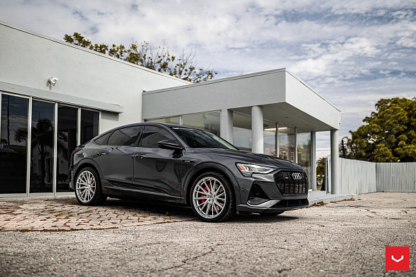 Фото дисков Vossen HF-4T Серебро на Audi E-tron