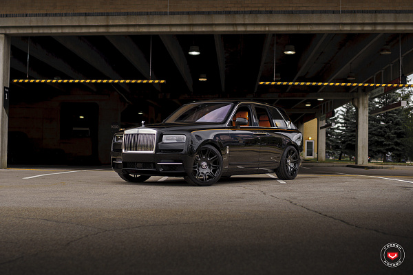 Фото дисков NOVITEC SP2 Черный глянец на Rolls-Royce Cullinan