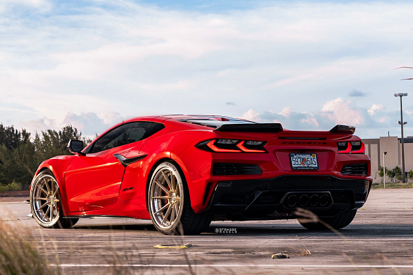 Фото дисков Strasse Wheels SV10 Deep Concave FS Сатиновая шампань на Chevrolet Corvette C8