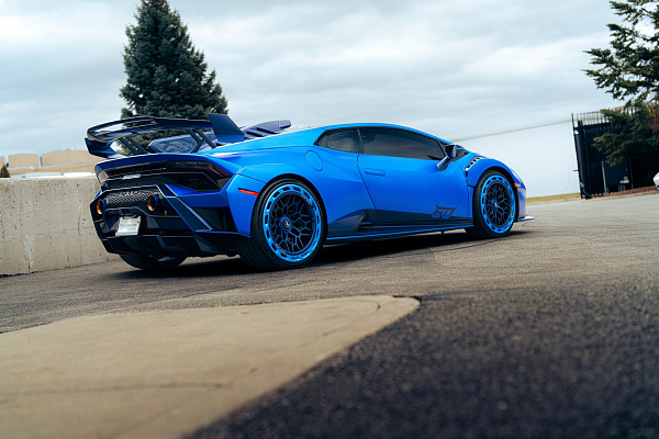 Фото дисков Brixton Forged FDE06 Aerotech Синий сатин на Lamborghini Huracan