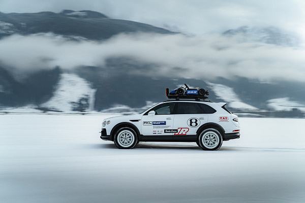 Фото дисков Brixton Forged BX03-M Белый сатин на Bentley Bentayga