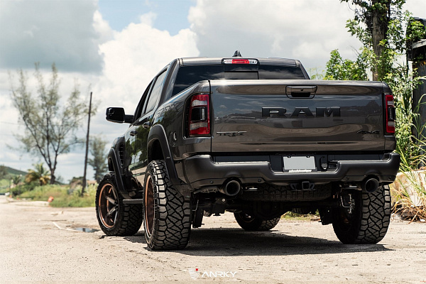 Фото дисков Anrky AN36-S Черный глянец на Ram 1500 V