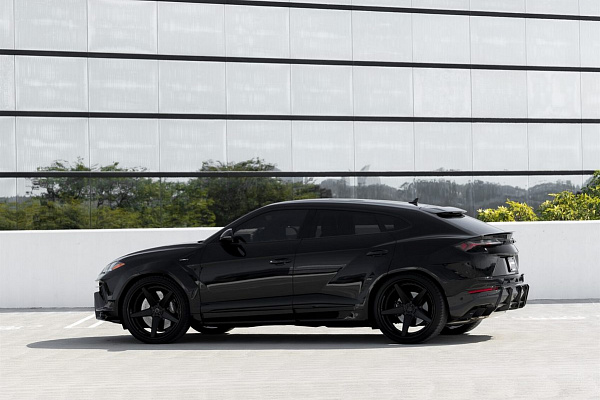 Фото дисков Anrky RS5.3 Черный сатин на Lamborghini Urus