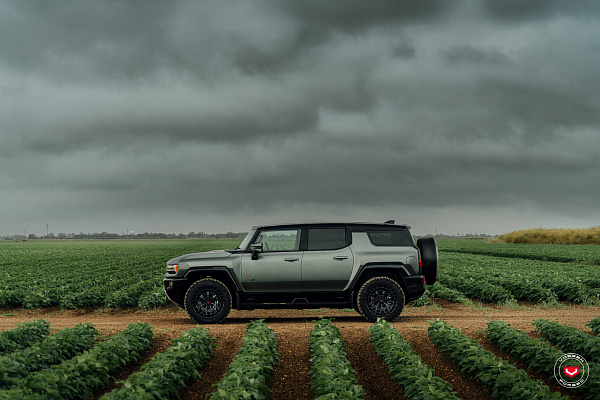 Фото дисков Vossen LC3-01 Черный глянец на GMC Hummer EV
