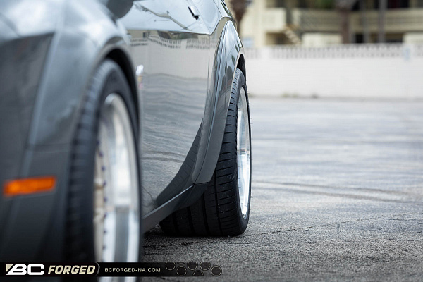 Фото дисков BC Forged LE53 // MLE53 Глянцевая шампань на Dodge Challenger III