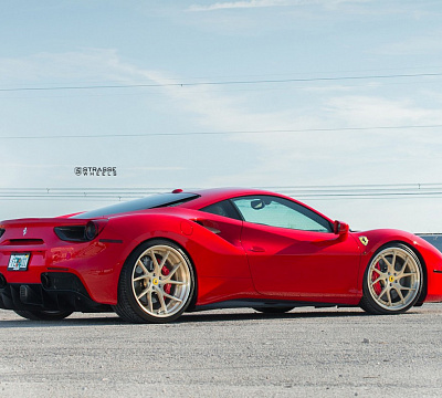 Фото дисков Strasse Wheels SM5RT Deep Concave FS на Ferrari 488