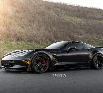 Фото дисков Strasse Wheels SP5R Deep Concave Monoblock на Chevrolet Corvette C7