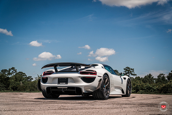 Фото дисков Vossen RS74 Черный глянец на Porsche 918 Spyder