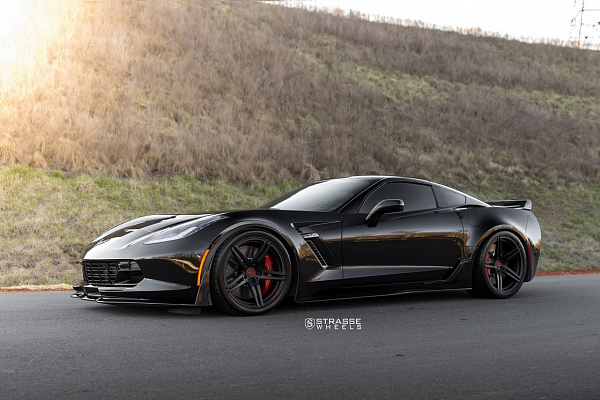 Фото дисков Strasse Wheels SP5R Deep Concave Monoblock Черный сатин на Chevrolet Corvette C7