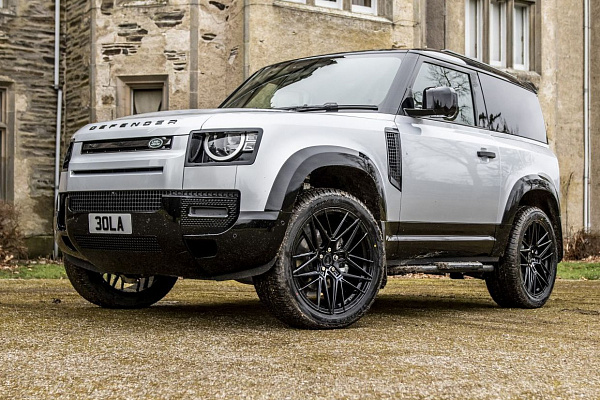 Фото дисков Bola FP1 Черный глянец на Land Rover Defender II