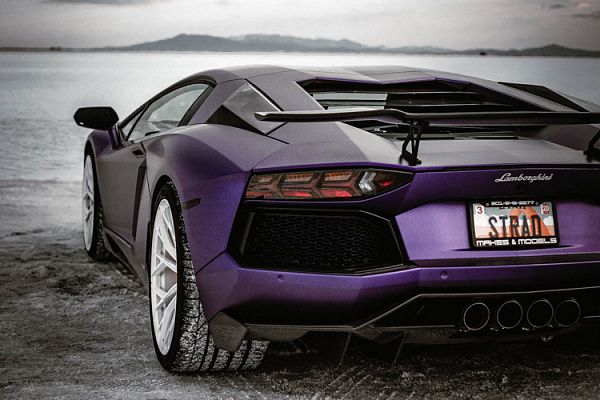 Фото дисков Brixton Forged PF10 Белый глянец на Lamborghini Aventador