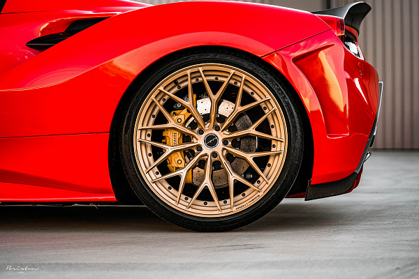 Фото дисков Brixton Forged CM6-R Глянцевая медь на Ferrari 488