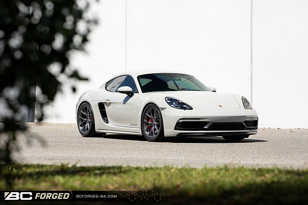 Фото дисков BC Forged RZ25 Глянцевый графит на Porsche Cayman II