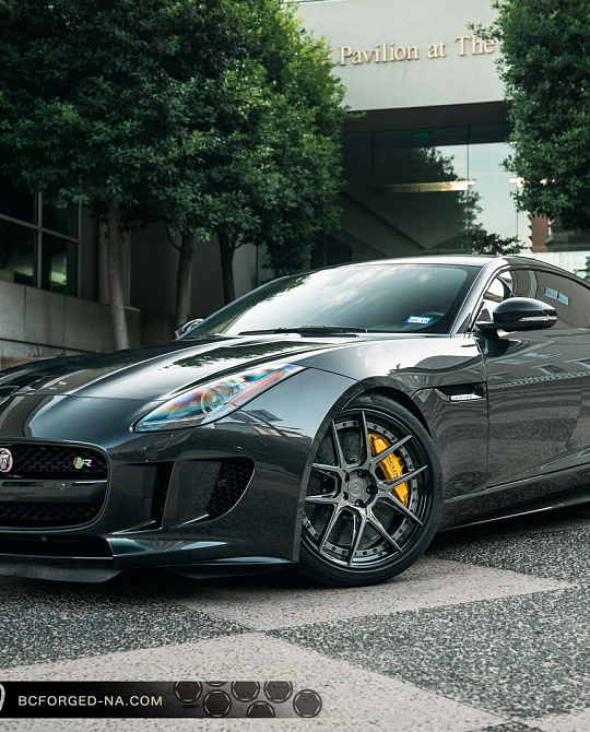 Фото дисков HCA381 Глянцевый графит на Jaguar F-Type