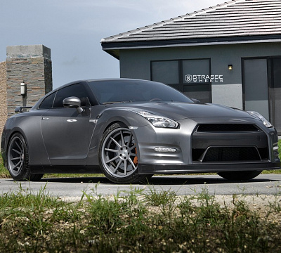 Фото дисков Strasse Wheels R10 Deep Concave на Nissan GT-R