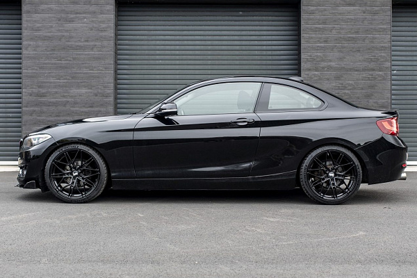 Фото дисков Bola FLV Черный глянец на BMW 2/M2 (F22/F87)