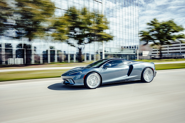 Фото дисков Strasse Wheels SV10M Deep Concave FS Глянцевый лак на McLaren 650S