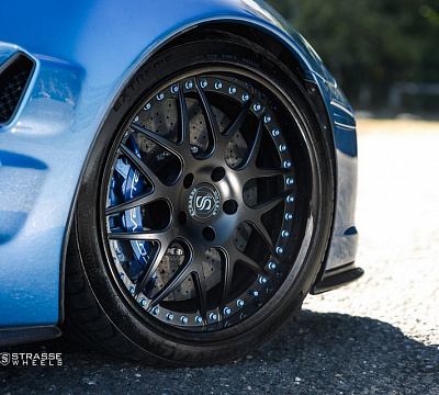 Фото дисков Strasse Wheels SV8 Signature на Chevrolet Corvette C6