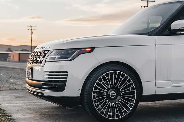 Фото дисков Brixton Forged LX01 Алмазная проточка на Range Rover IV