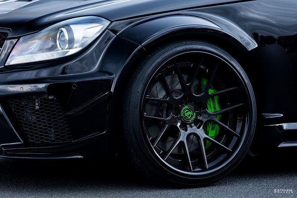 Mercedes Benz C63 AMG