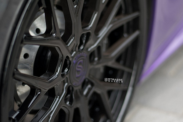 Фото дисков Strasse Wheels SV10M Deep Concave FS Черный глянец на Lamborghini Huracan