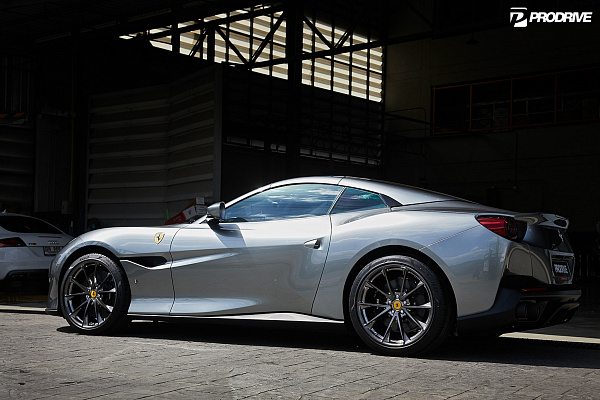 Фото дисков HRE P204 Глянцевый темный лак на Ferrari Portofino