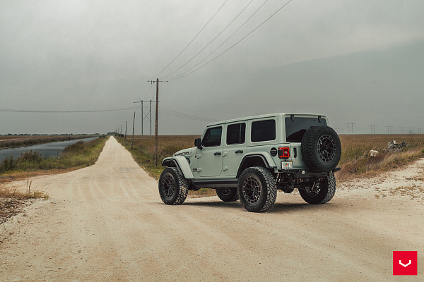 Фото дисков Vossen HFX-1 (5-Lug) Черный глянец на Jeep Wrangler IV (JL)