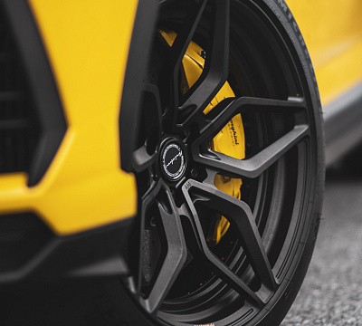 Фото дисков Brixton Forged PF9 на Lamborghini Urus