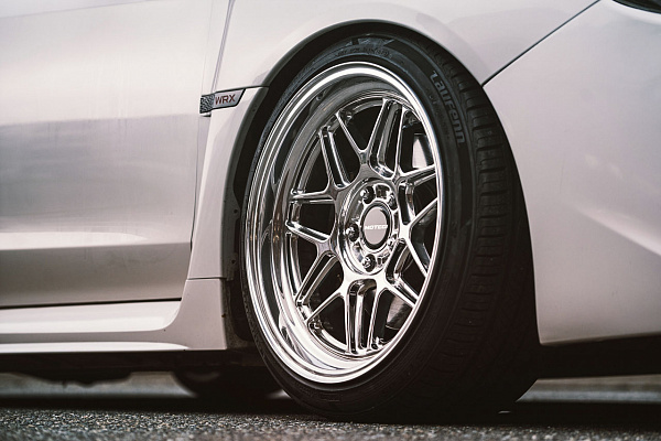 Фото дисков Motegi Racing MF414 Tsubaki Полированный лак на Subaru WRX VA