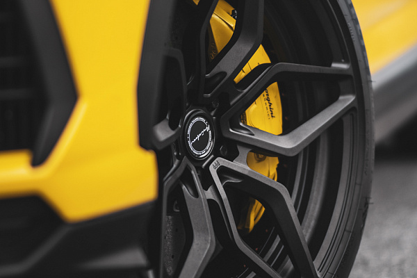 Фото дисков Brixton Forged PF9 Черный сатин на Lamborghini Urus