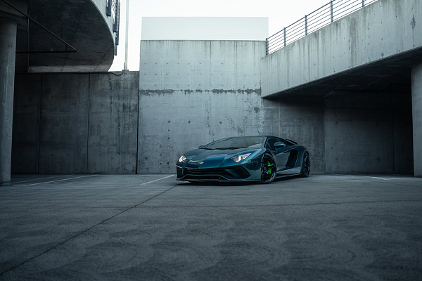 Фото дисков Brixton Forged TR05 Черный глянец на Lamborghini Aventador