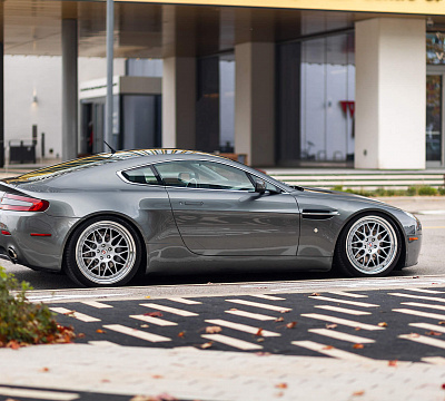 Фото дисков HRE 300 на Aston Martin Vantage 3