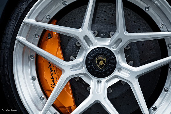 Фото дисков Brixton Forged WR7 Глянцевый лак на Lamborghini Aventador