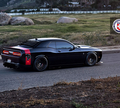 Фото дисков HRE 300 на Dodge Challenger III