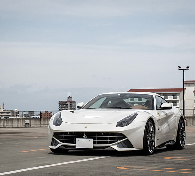 Фото дисков HRE P103 на Ferrari F12