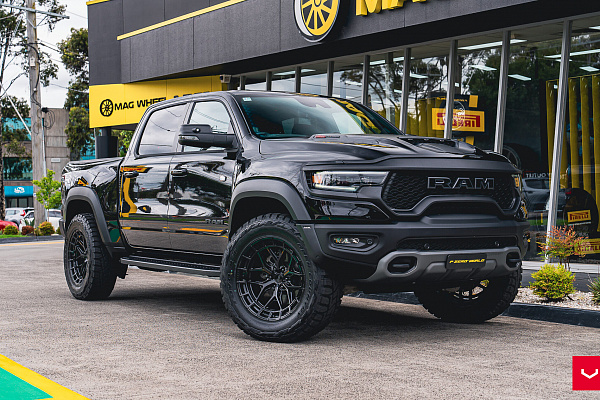Фото дисков Vossen HFX-1 (6-Lug) Черный глянец на Ram 1500 V