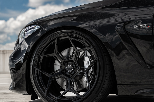 Фото дисков Radi8 R804.C Черный глянец на Mercedes-Benz CLE