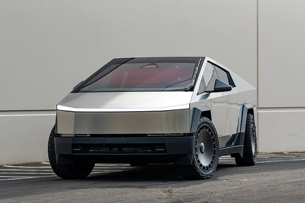 Фото дисков Brixton Forged LX15 Черный сатин на Tesla Cybertruck
