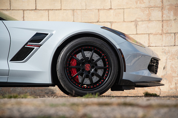 Фото дисков Strasse Wheels R10 Signature Черный сатин на Chevrolet Corvette C7