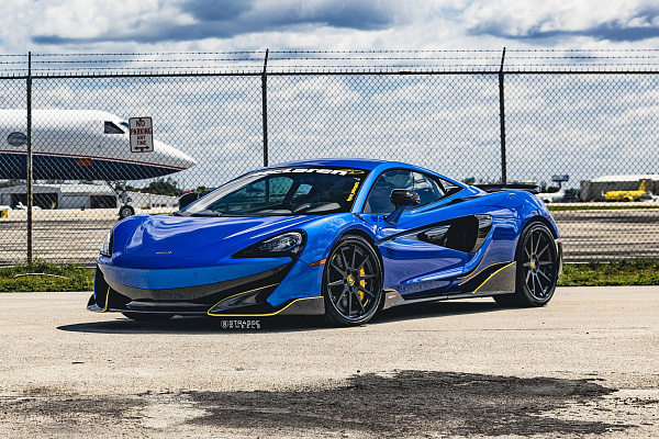 Фото дисков Strasse Wheels R10 Deep Concave FS Черный сатин на McLaren 600